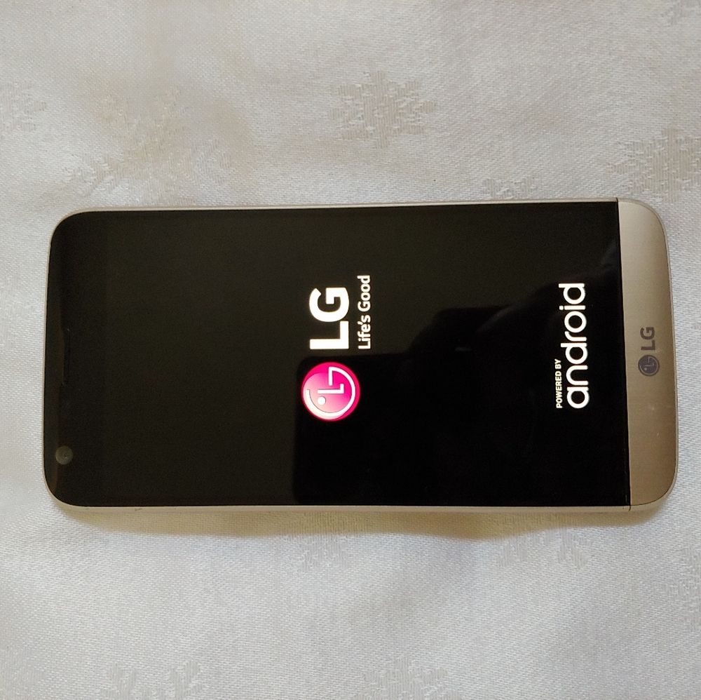 LG G5 Cellphone and Free extra battery!